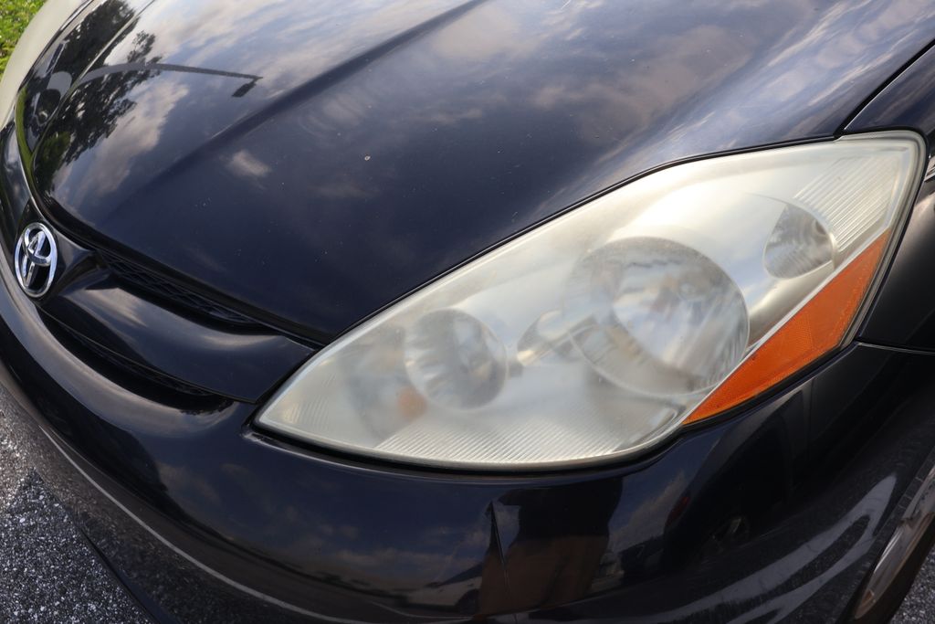Thumbnail: 2009 Toyota Sienna - 3