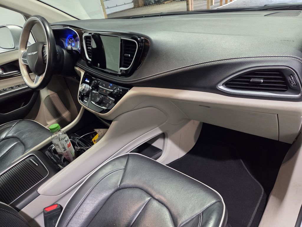 2021 Chrysler Pacifica Limited photo