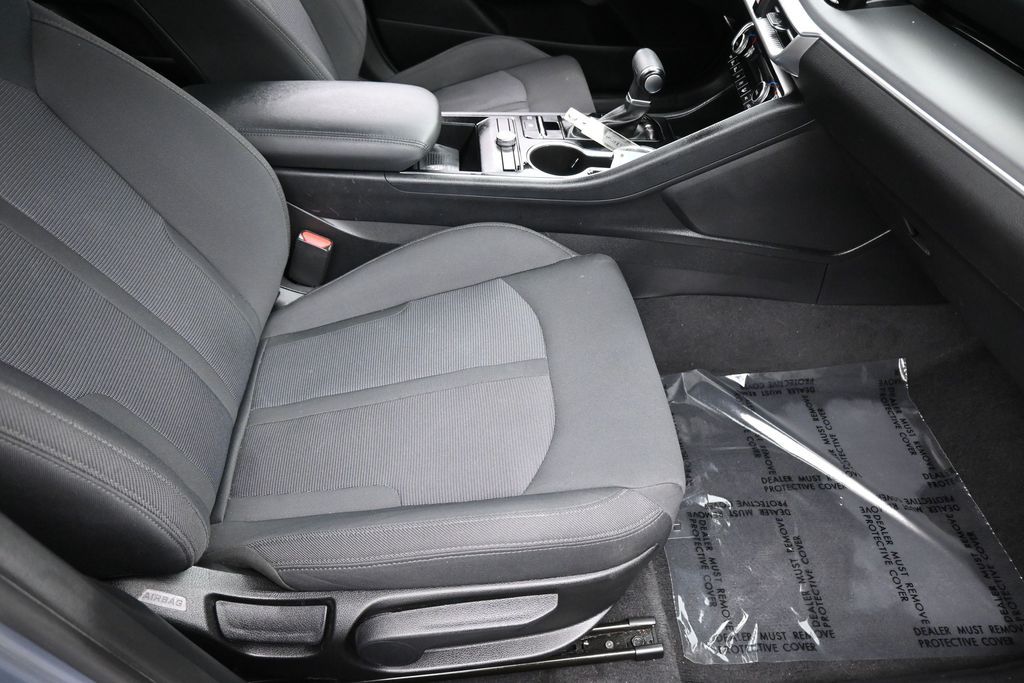 Used 2024 Everlasting Silver Kia LXS image 38