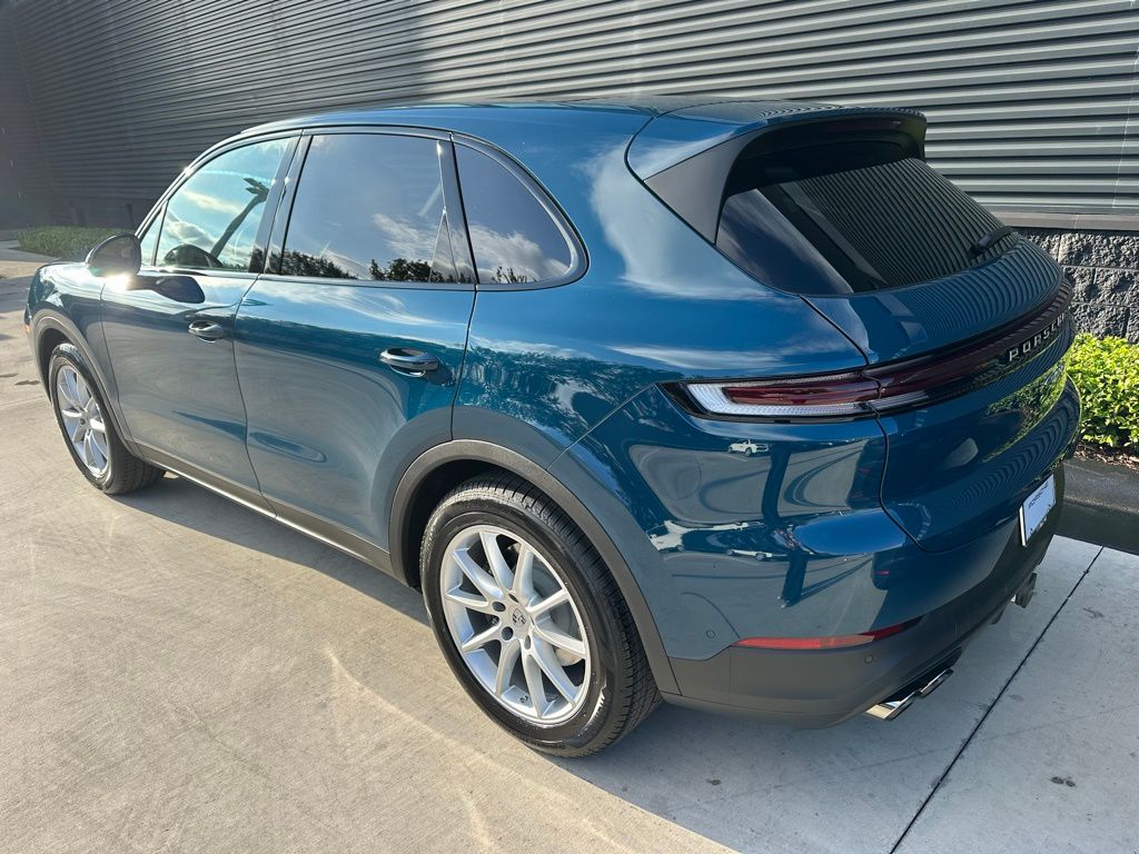 Thumbnail: 2026 Porsche Cayenne - 3