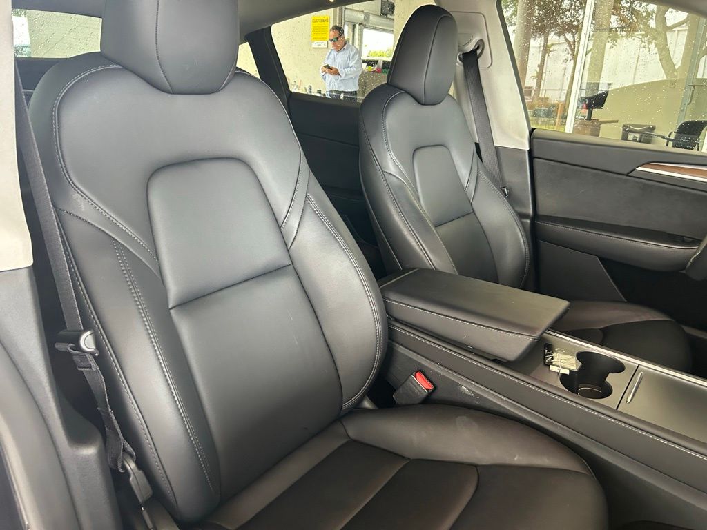 Used 2024  Tesla  image 20