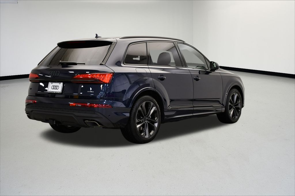 Thumbnail: 2026 Audi Q7 - 5