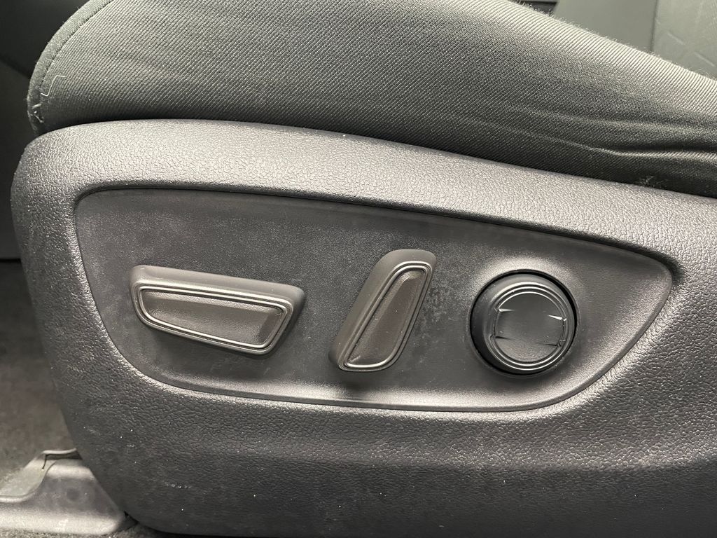 2022 Toyota RAV4 XLE 14