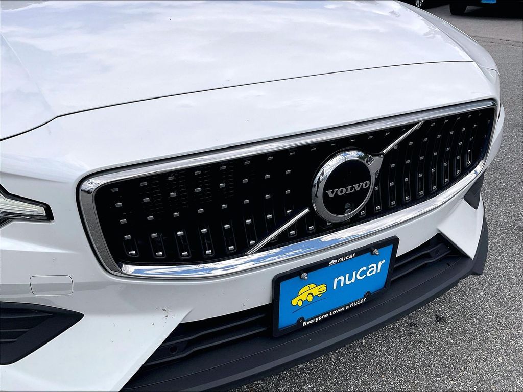 2025 Volvo V60 Cross Country — photo 29