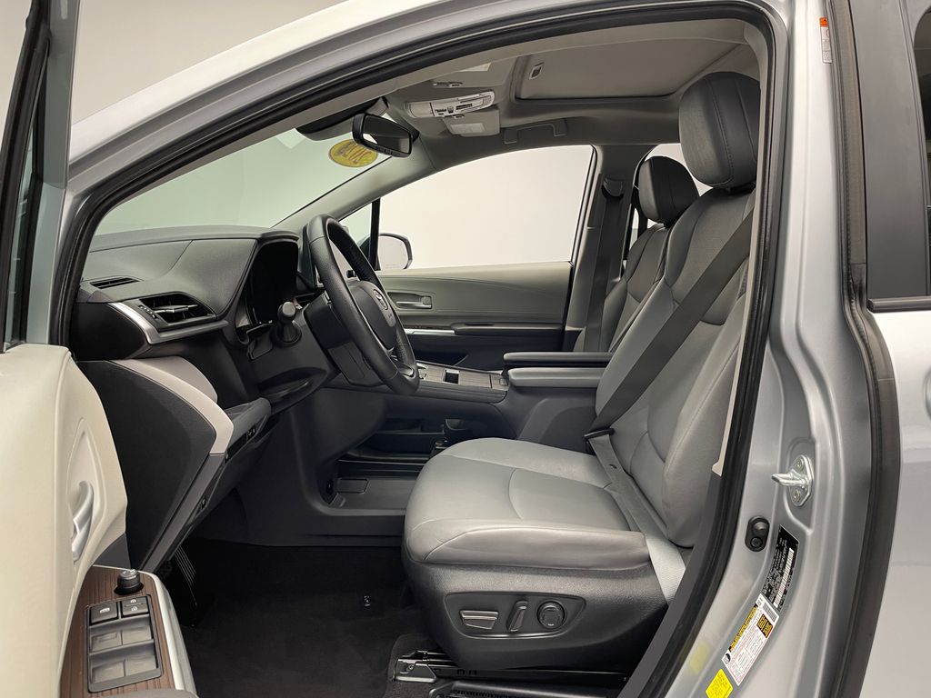 Thumbnail: 2023 Toyota Sienna - 12
