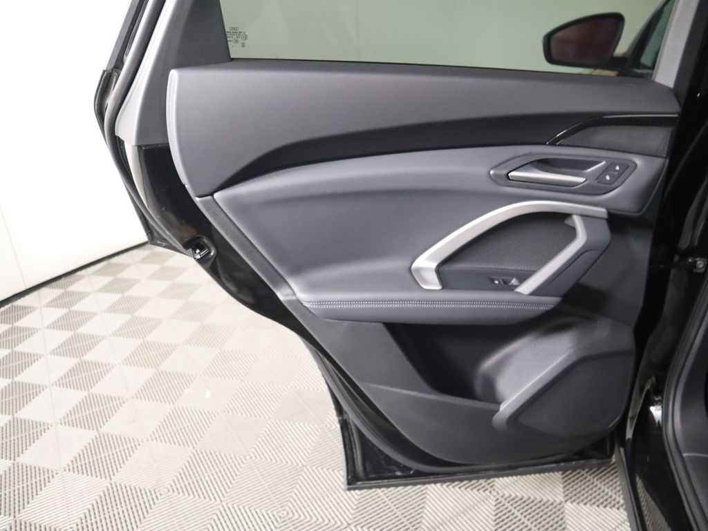 Thumbnail: 2025 Audi Q5 - 28