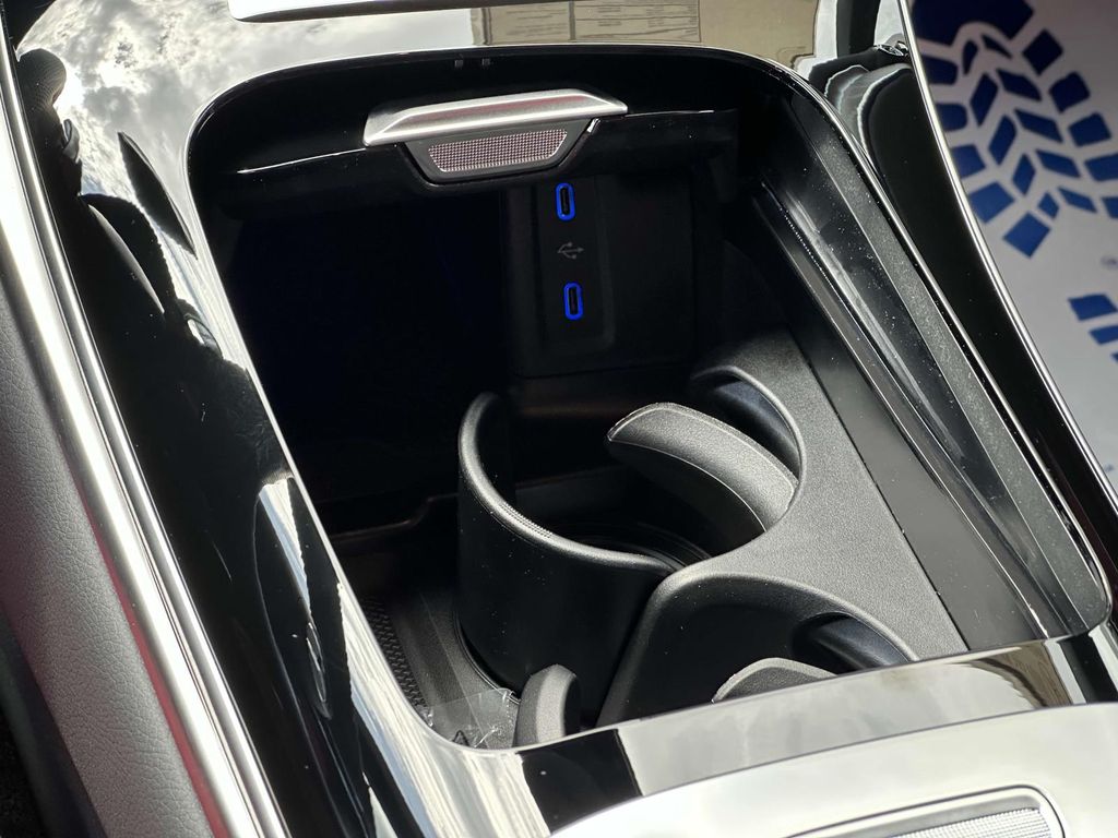 2025 Mercedes-Benz GLC 300 20
