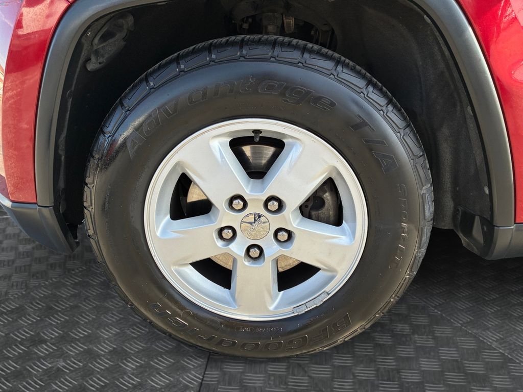 Used Car 2011 Jeep Grand Cherokee  Laredo For Sale Under $10,000 In Austin, Texas