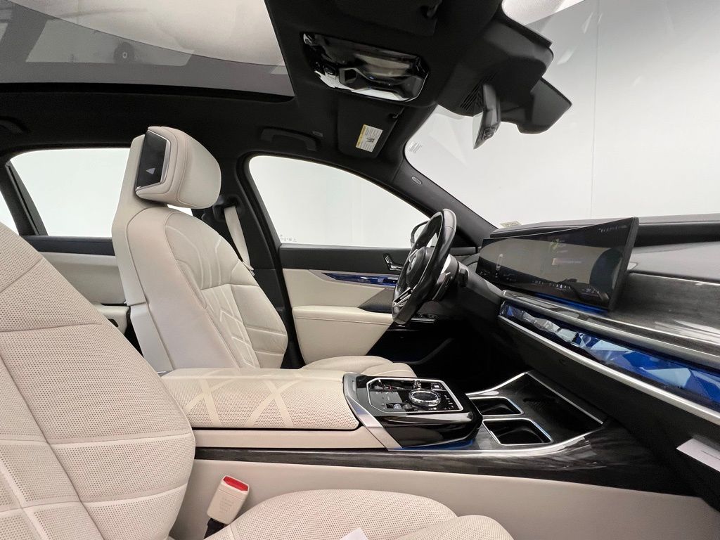 Thumbnail: 2024 BMW 7 Series - 6