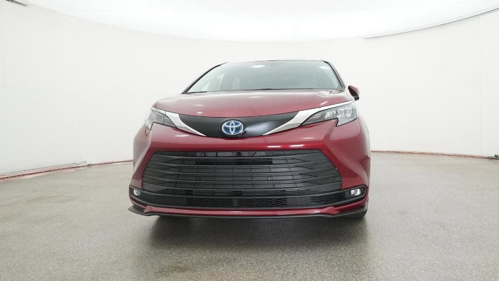 Thumbnail: 2025 Toyota Sienna - 25