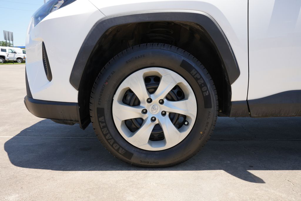 2021 Toyota RAV4 LE White at Baytown Hyundai