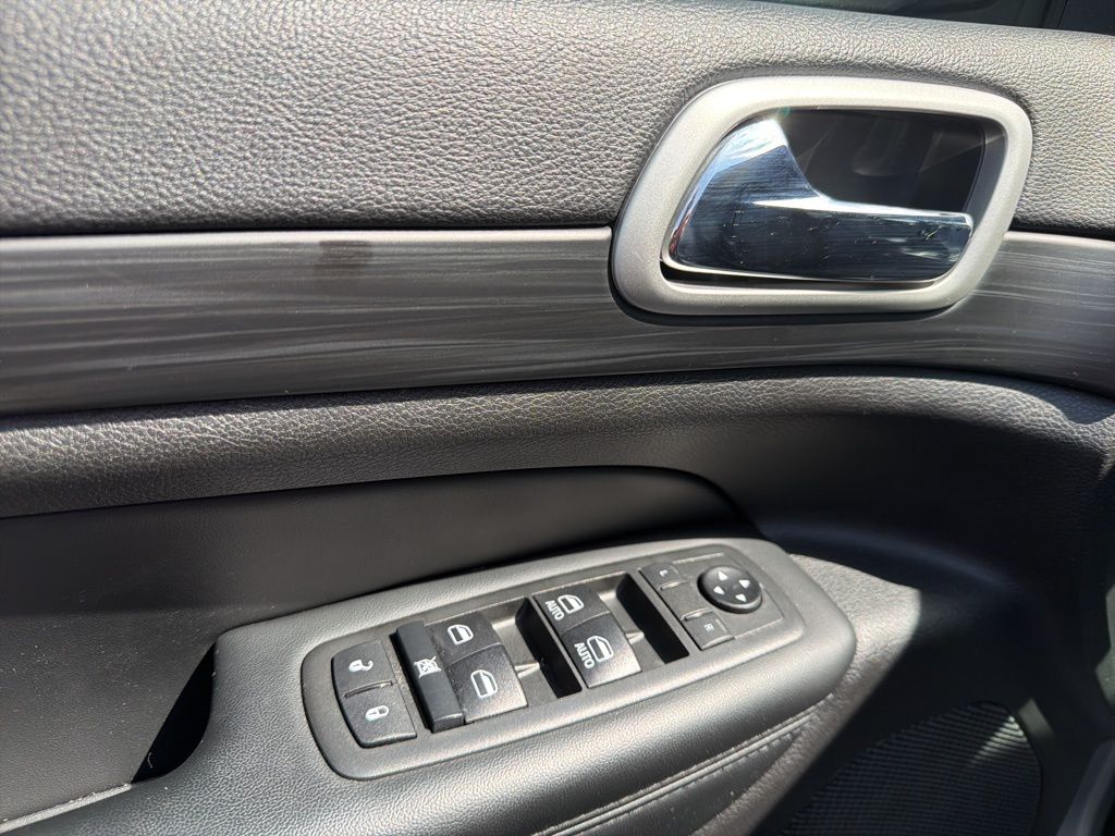 Thumbnail: 2021 Jeep Grand Cherokee - 25