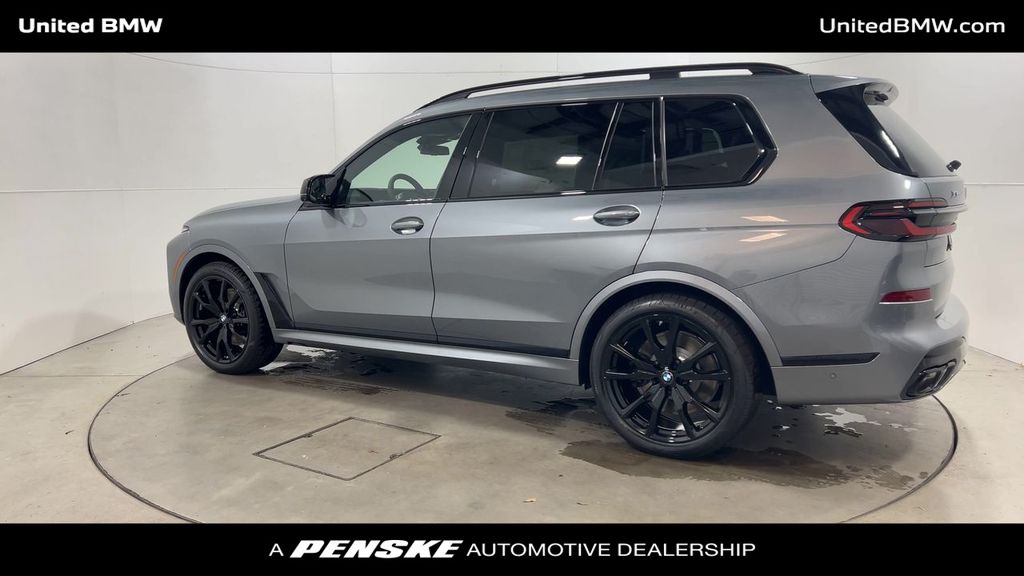 2025 BMW X7 M60i 6