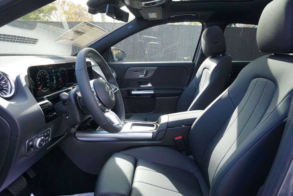 Thumbnail: 2026 Mercedes-Benz GLA - 9