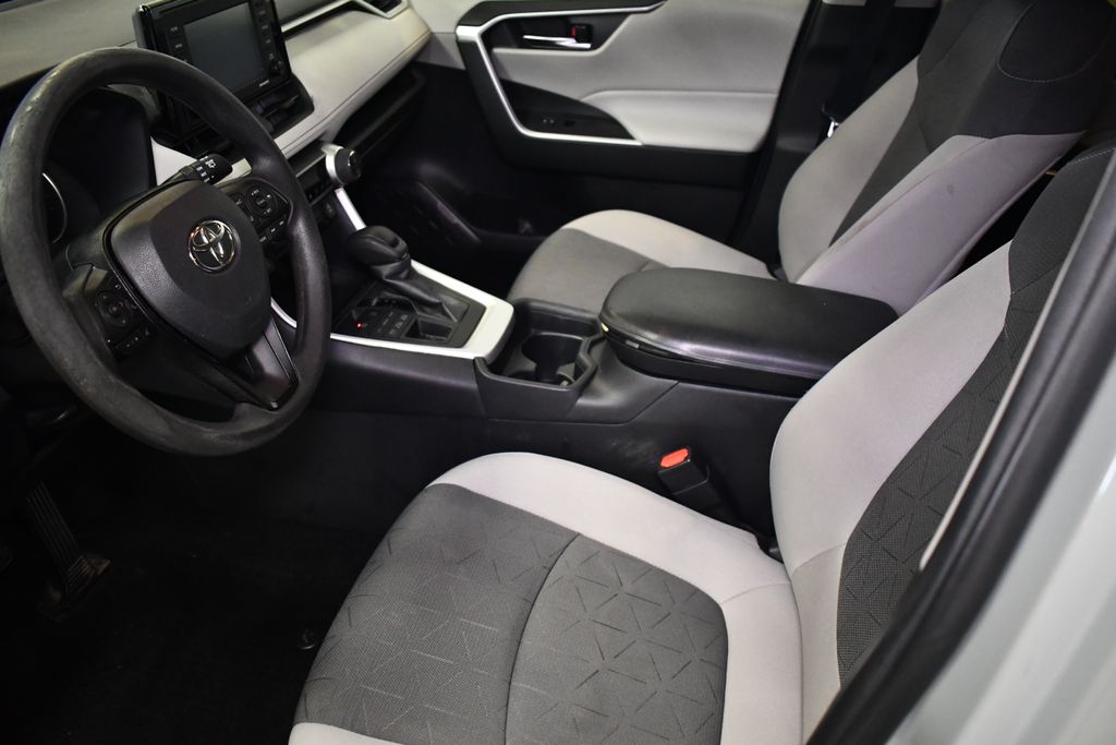 Thumbnail: 2021 Toyota RAV4 - 28