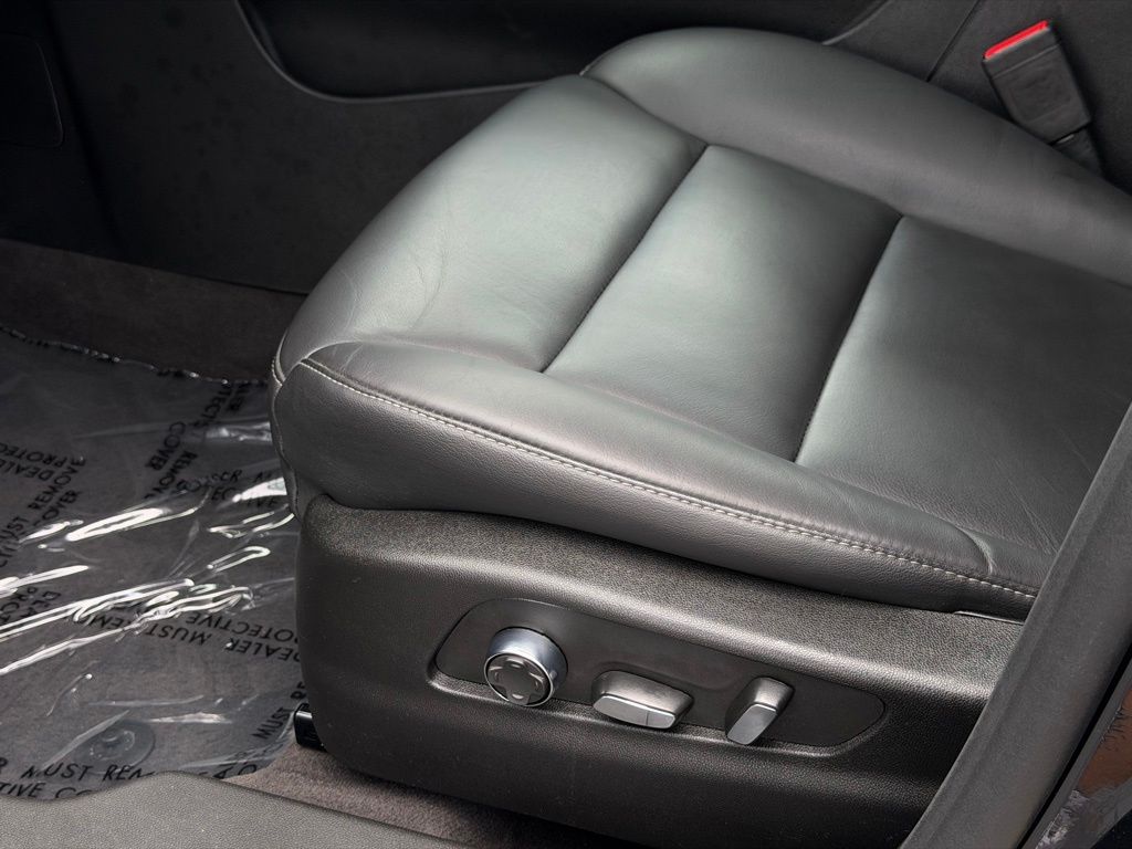 2025 Cadillac XT4 Premium Luxury Stellar Black Metallic - Jim Hudson Acura - Image 26