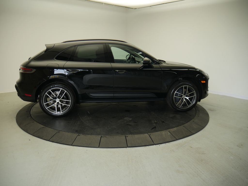 Thumbnail: 2026 Porsche Macan - 8