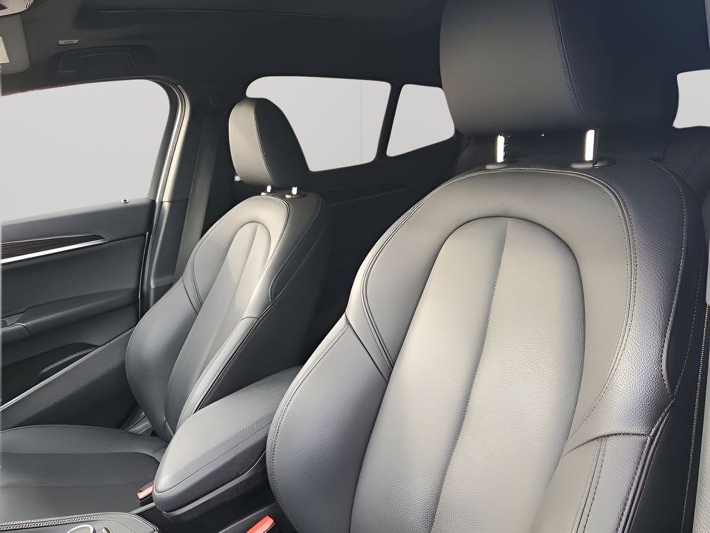 Used 2021 Silver BMW sDrive28i image 29