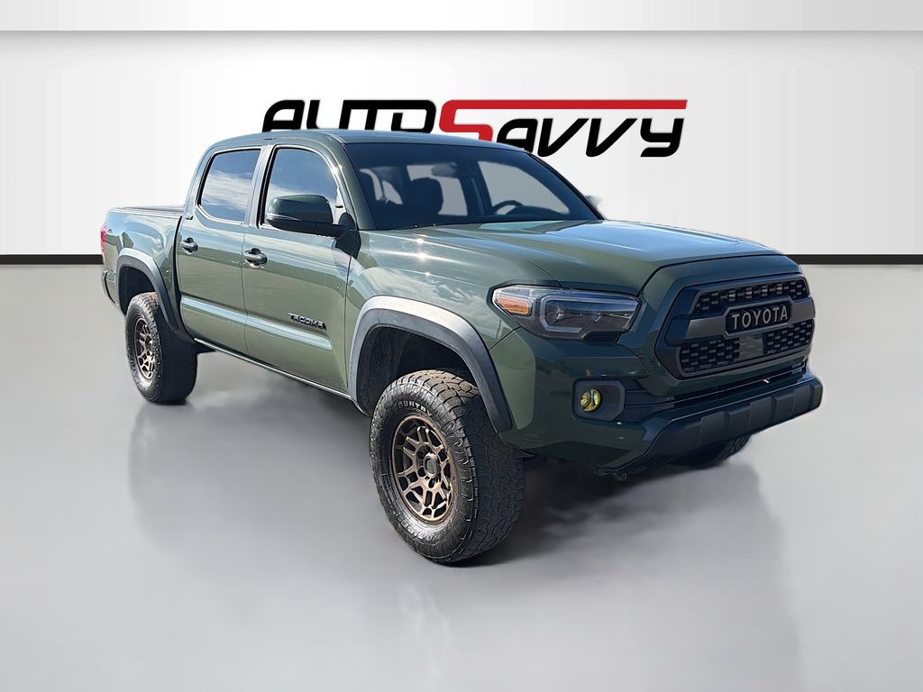 2022 Toyota Tacoma SR5 Double Cab 4WD V6 Auto Short Bed's photo
