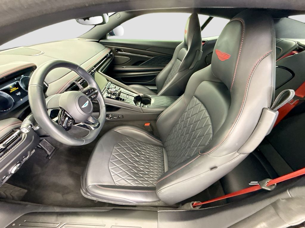 2025 Aston Martin DB12 Base - Photo 18
