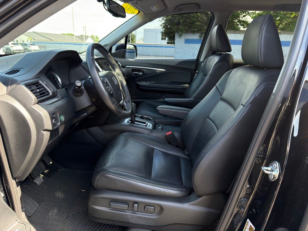 Thumbnail: 2017 Honda Pilot - 17