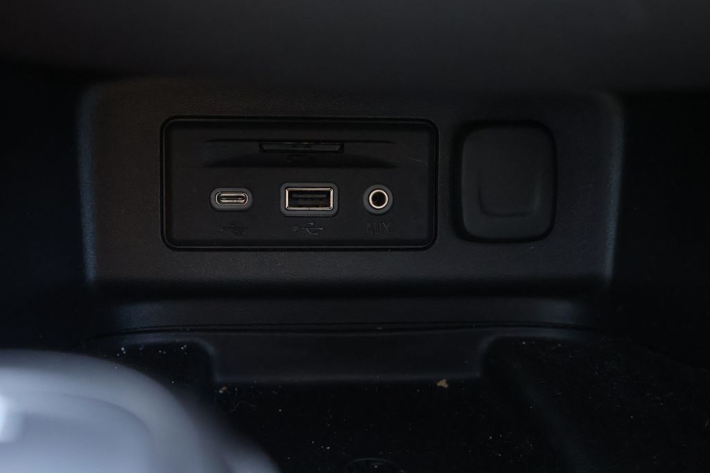 Thumbnail: 2021 Chevrolet Equinox - 28