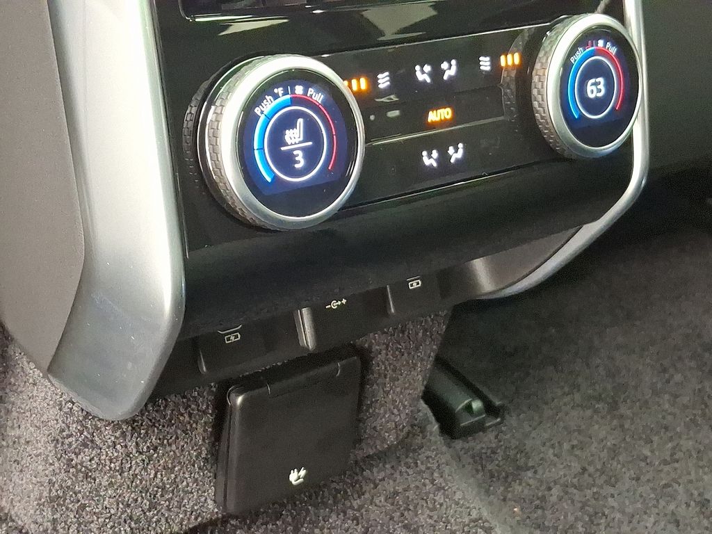 Thumbnail: 2025 Land Rover Range Rover - 7