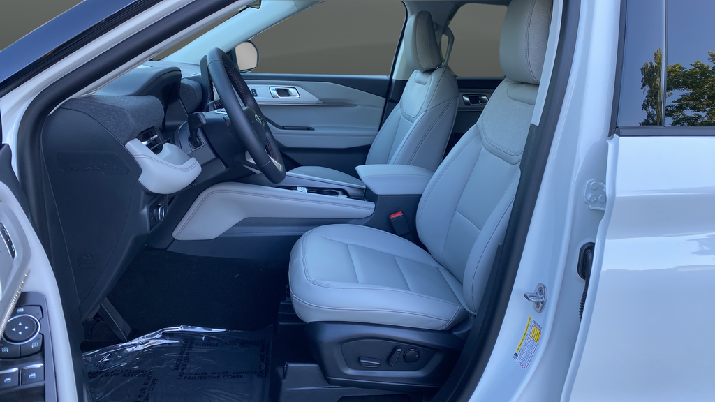 New 2026 Star White Metallic Tri-Coat Ford Active image 9