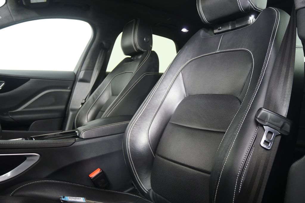 Thumbnail: 2019 Jaguar F-Pace - 8