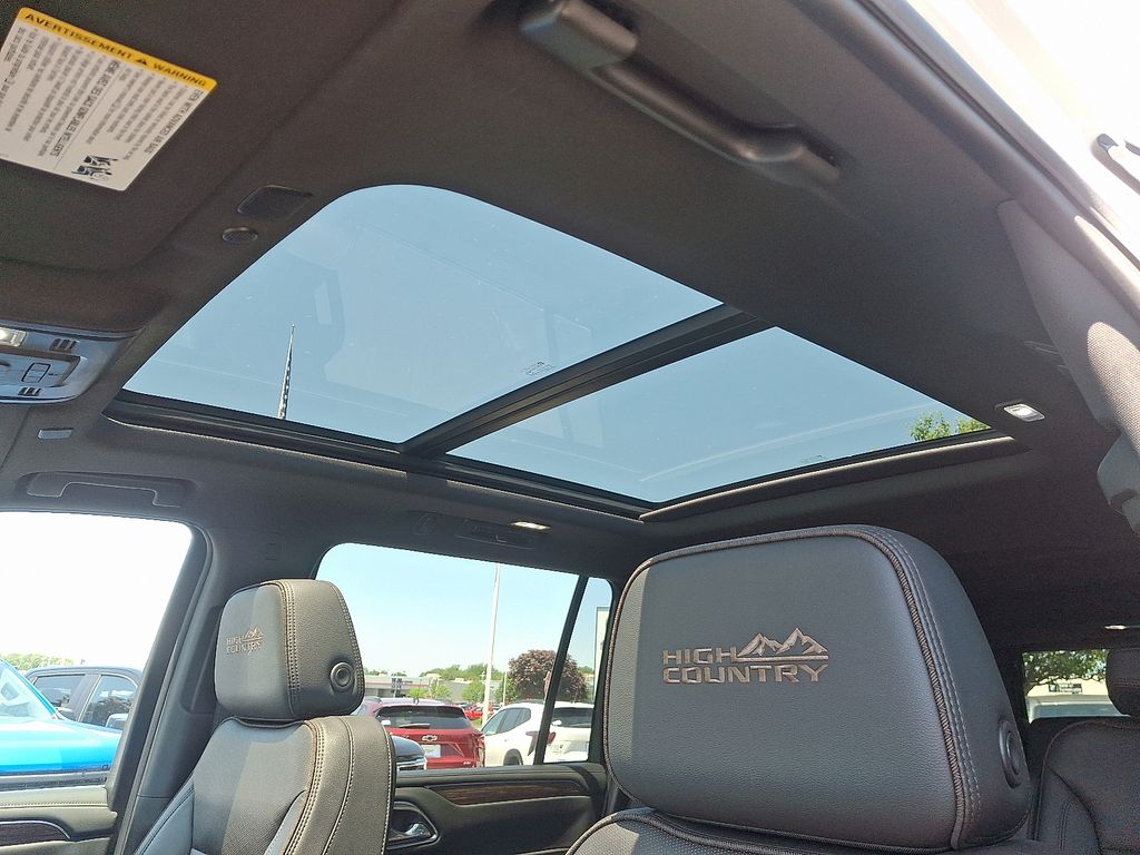2021 Chevrolet Suburban High Country 16