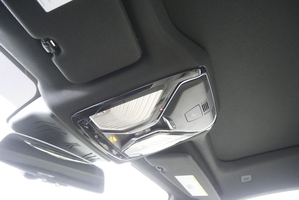 Thumbnail: 2026 BMW 8 Series - 26