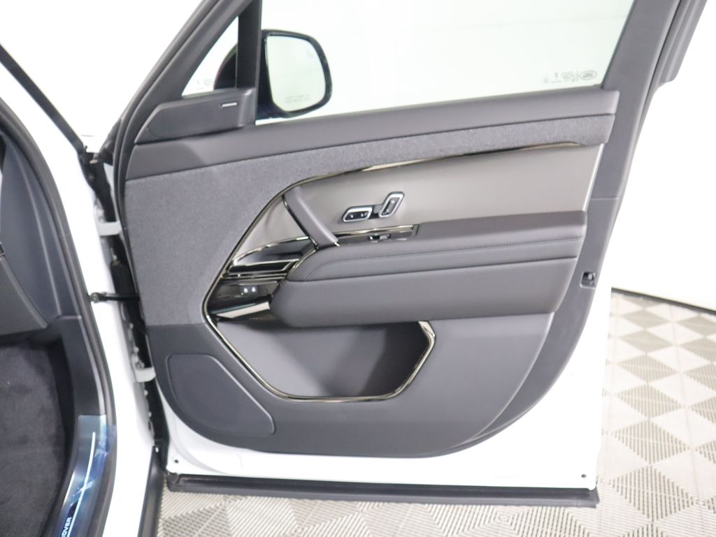 Thumbnail: 2025 Land Rover Range Rover Sport - 27