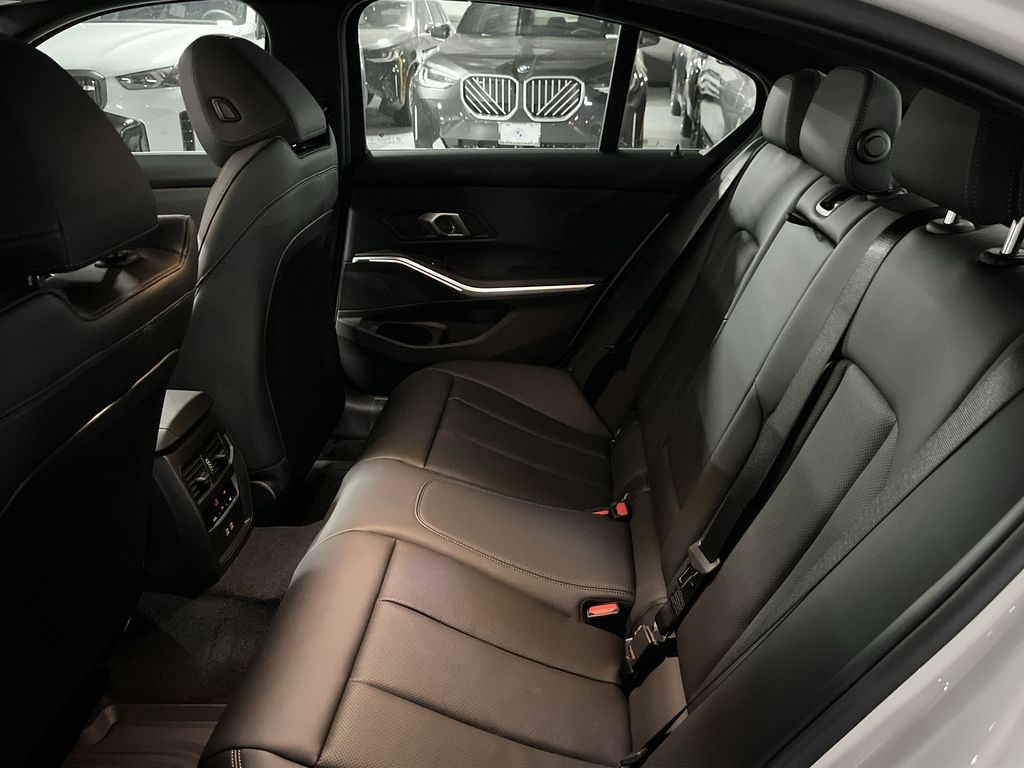 Thumbnail: 2025 BMW 3 Series - 23