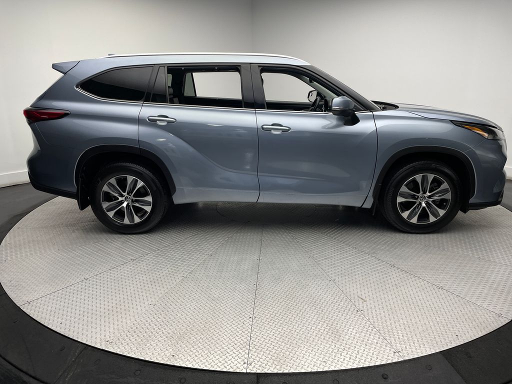 2021 Toyota Highlander XLE 4