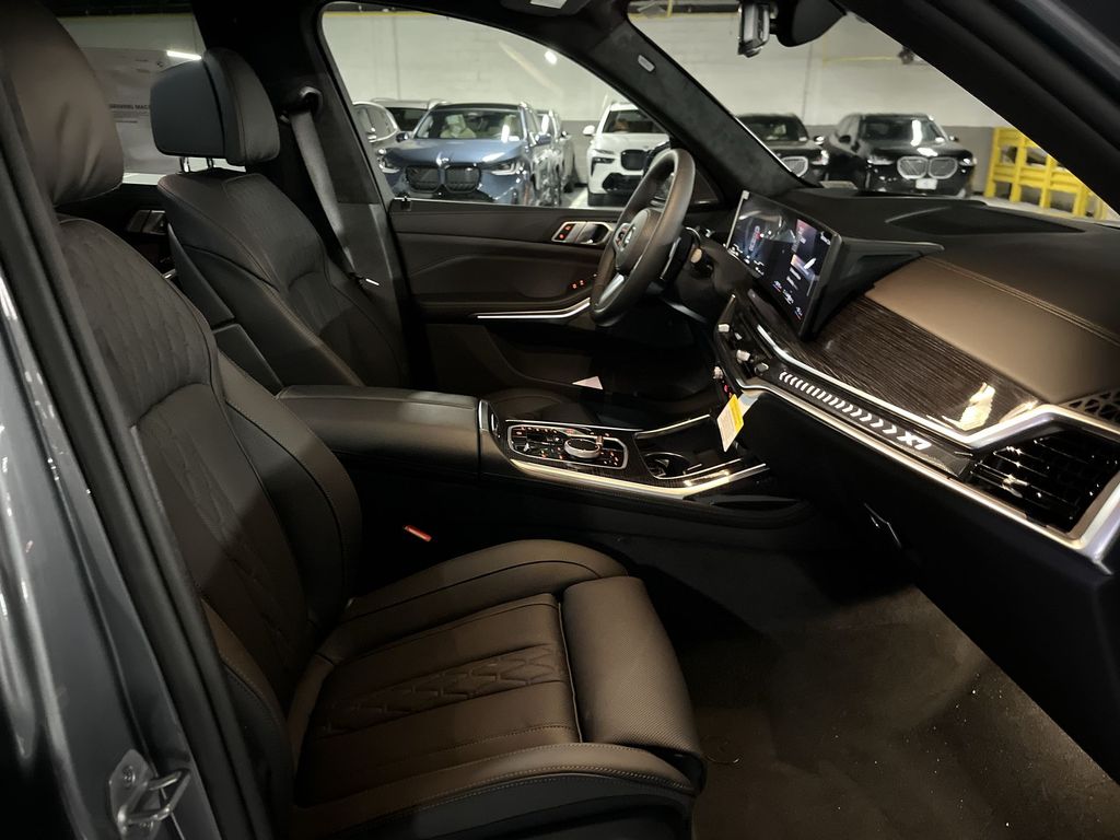 Thumbnail: 2026 BMW X7 - 26