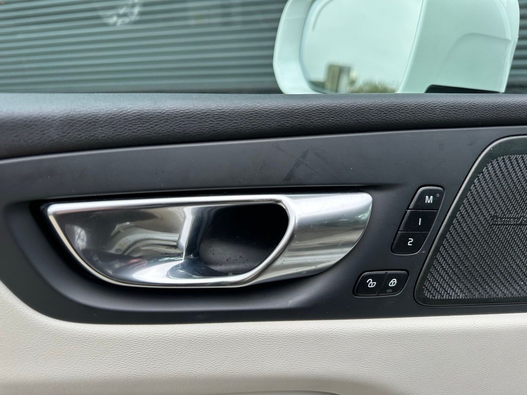 Thumbnail: 2023 Volvo XC60 - 20