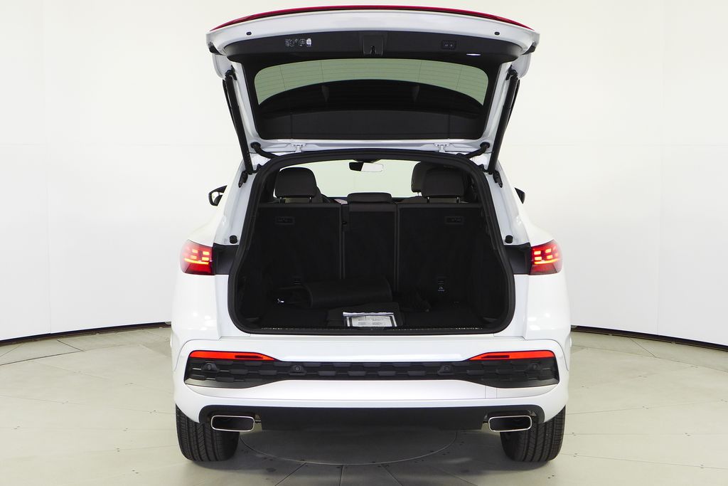 Thumbnail: 2025 Audi Q5 - 10