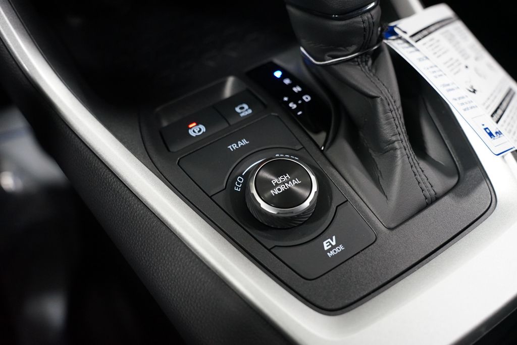 Thumbnail: 2025 Toyota RAV4 - 22