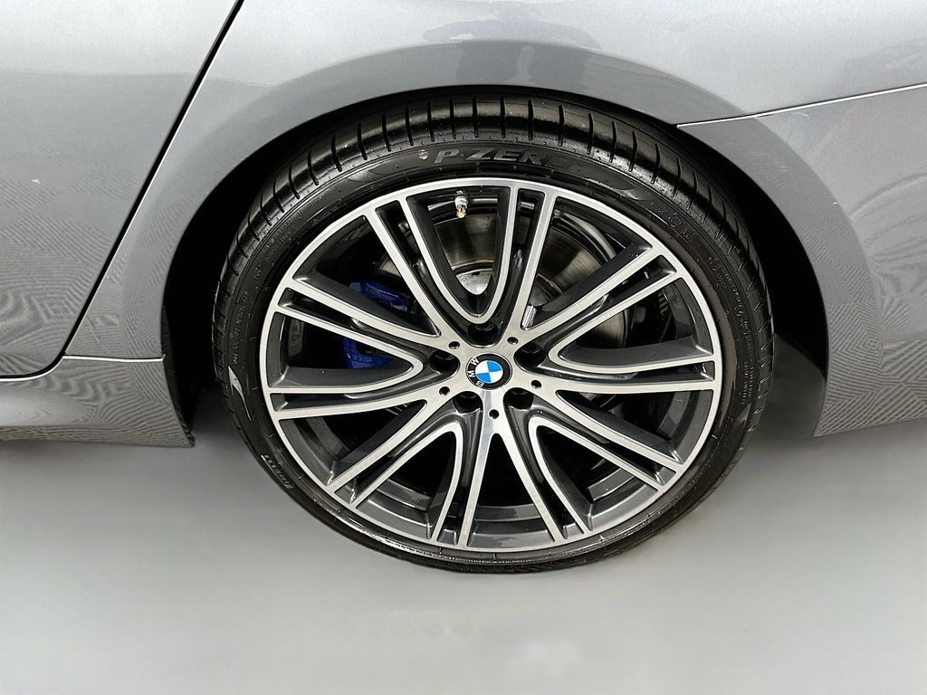 2019 BMW 5 Series 540i 32