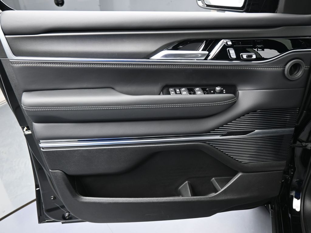 New 2026 High Gloss Black Jeep Summit Obsidian image 13