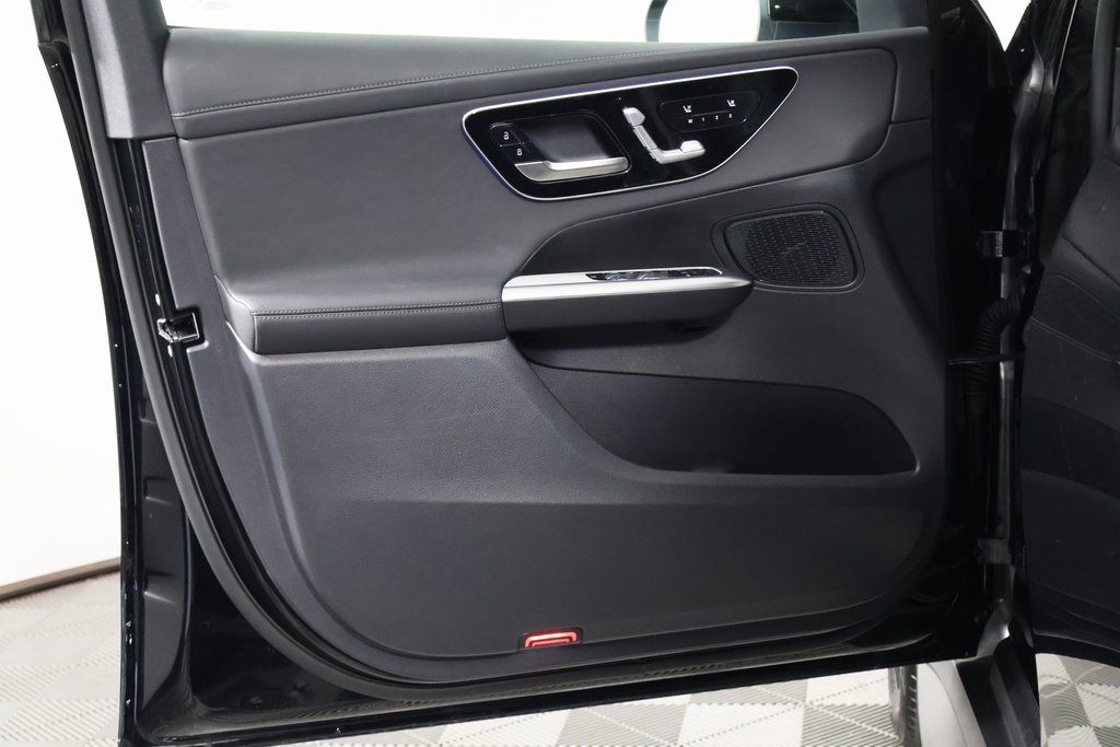 Thumbnail: 2025 Mercedes-Benz GLC - 12