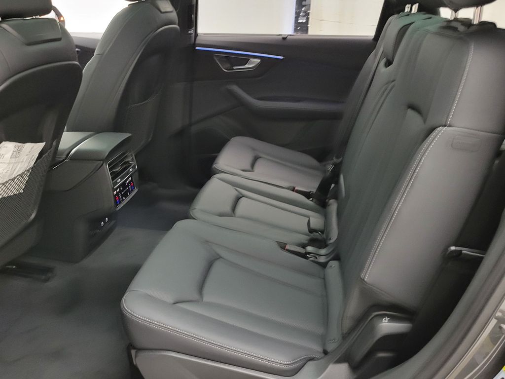 Thumbnail: 2026 Audi Q7 - 25