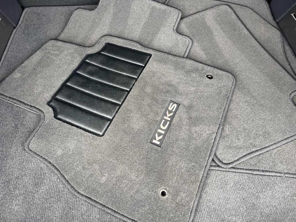 2024 Nissan Kicks SR photo