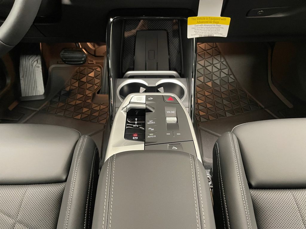 New 2026 Mineral White Metallic BMW xDrive28i image 8