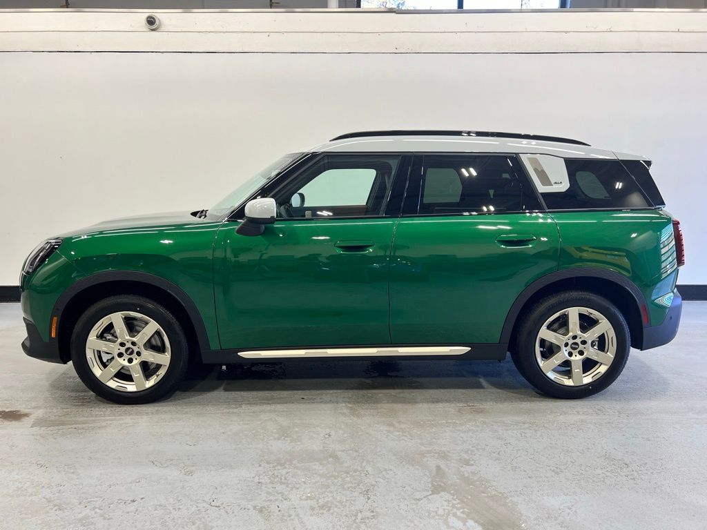 2025 MINI Cooper Countryman Base 2