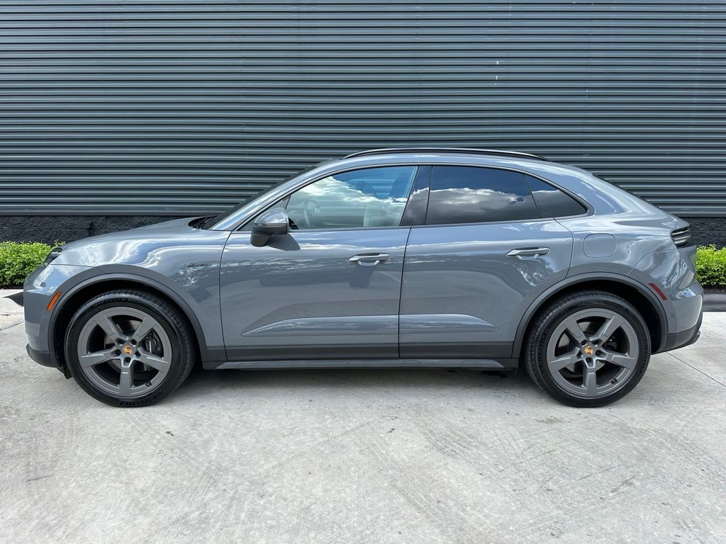 Thumbnail: 2025 Porsche Macan - 2