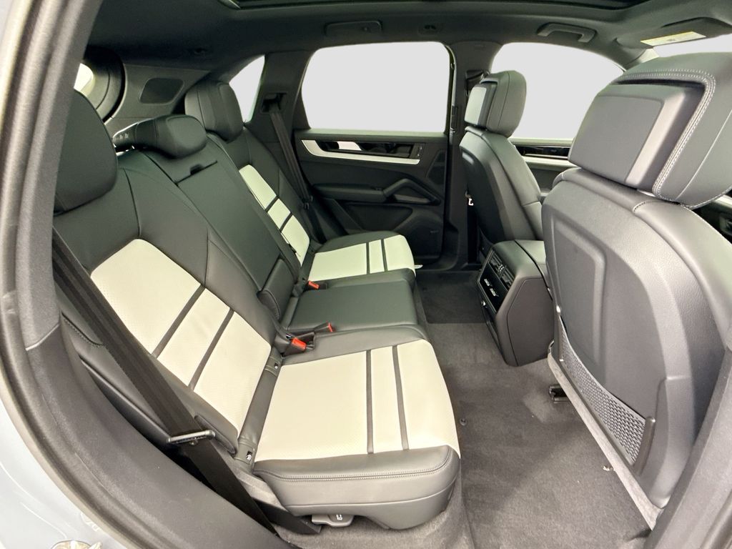 Thumbnail: 2026 Porsche Cayenne - 23