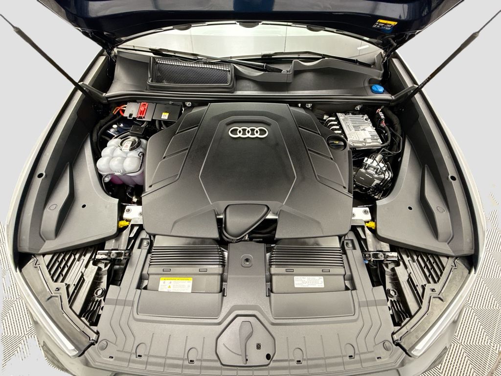 Thumbnail: 2025 Audi Q8 - 28