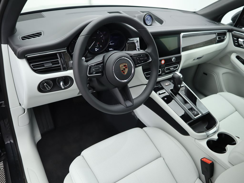 2025 Porsche Macan  9