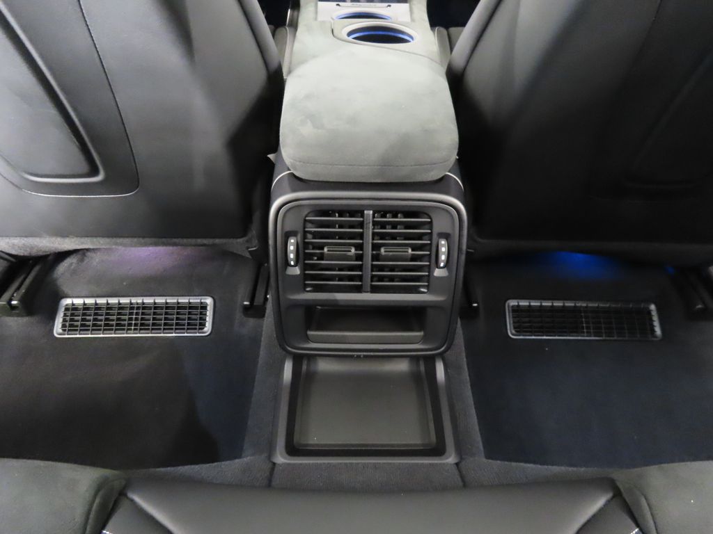 Thumbnail: 2022 Porsche Taycan - 32